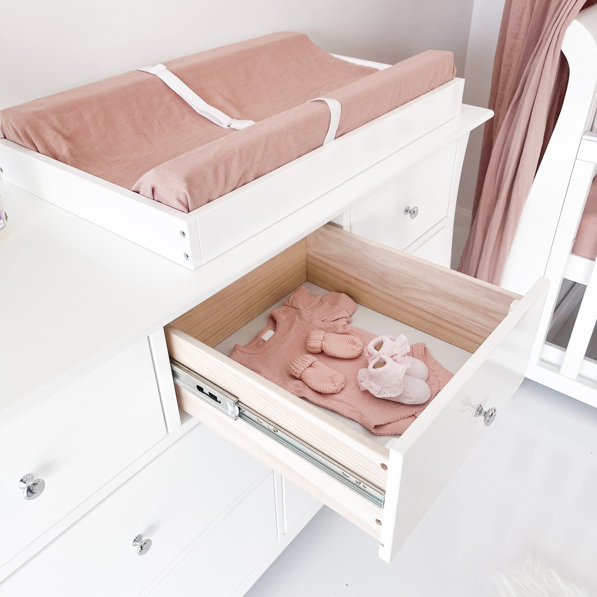 Royal Cot with 7 Drawer Dresser