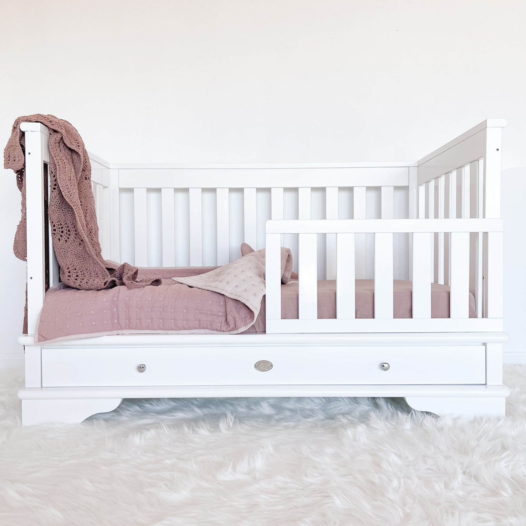 Contemporary Cot with 7 Drawer Chest and Bedside Bassinet