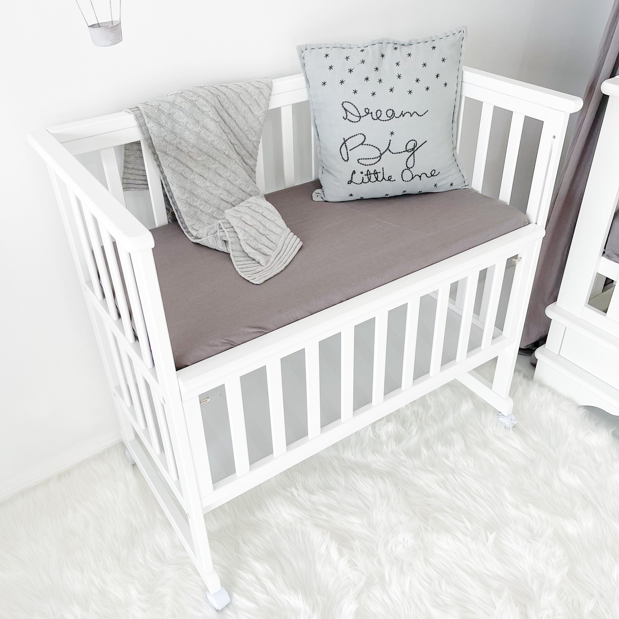 Contemporary Cot with 4 Drawer Chest and Bedside Bassinet