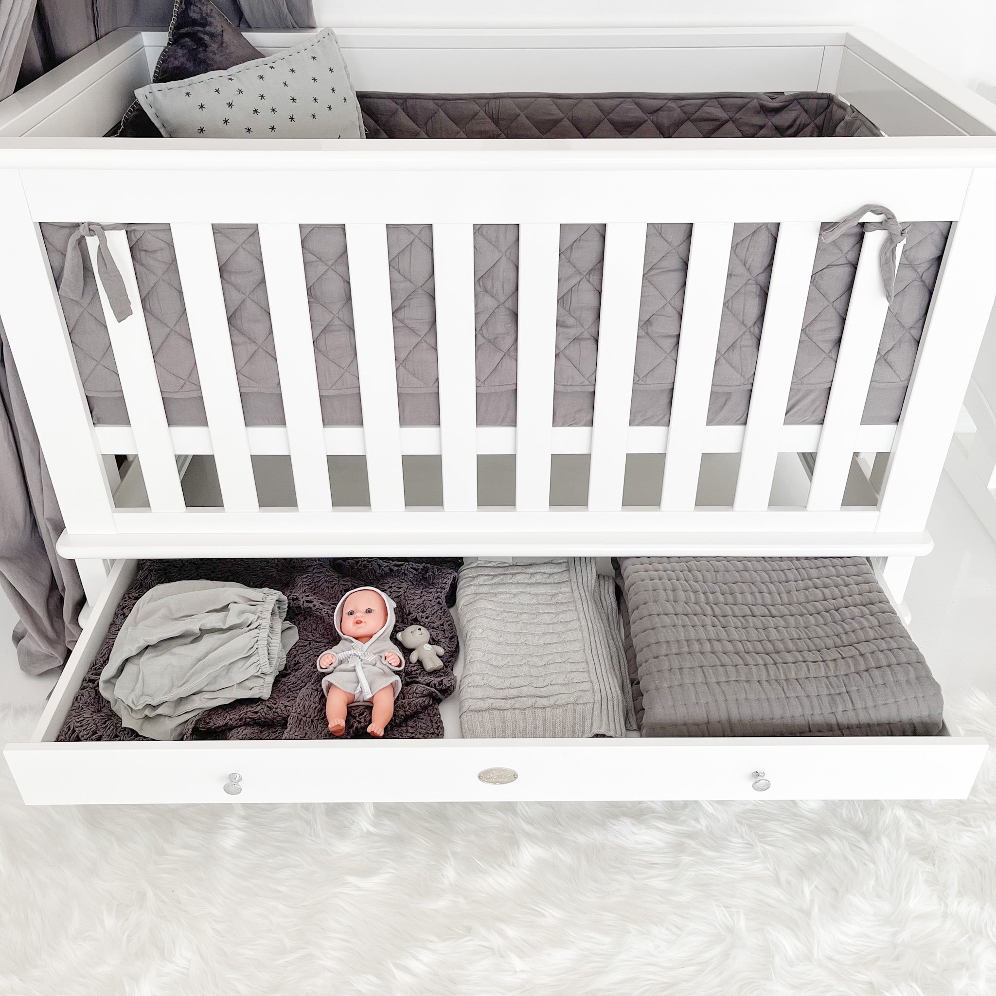 Contemporary Cot with 4 Drawer Chest