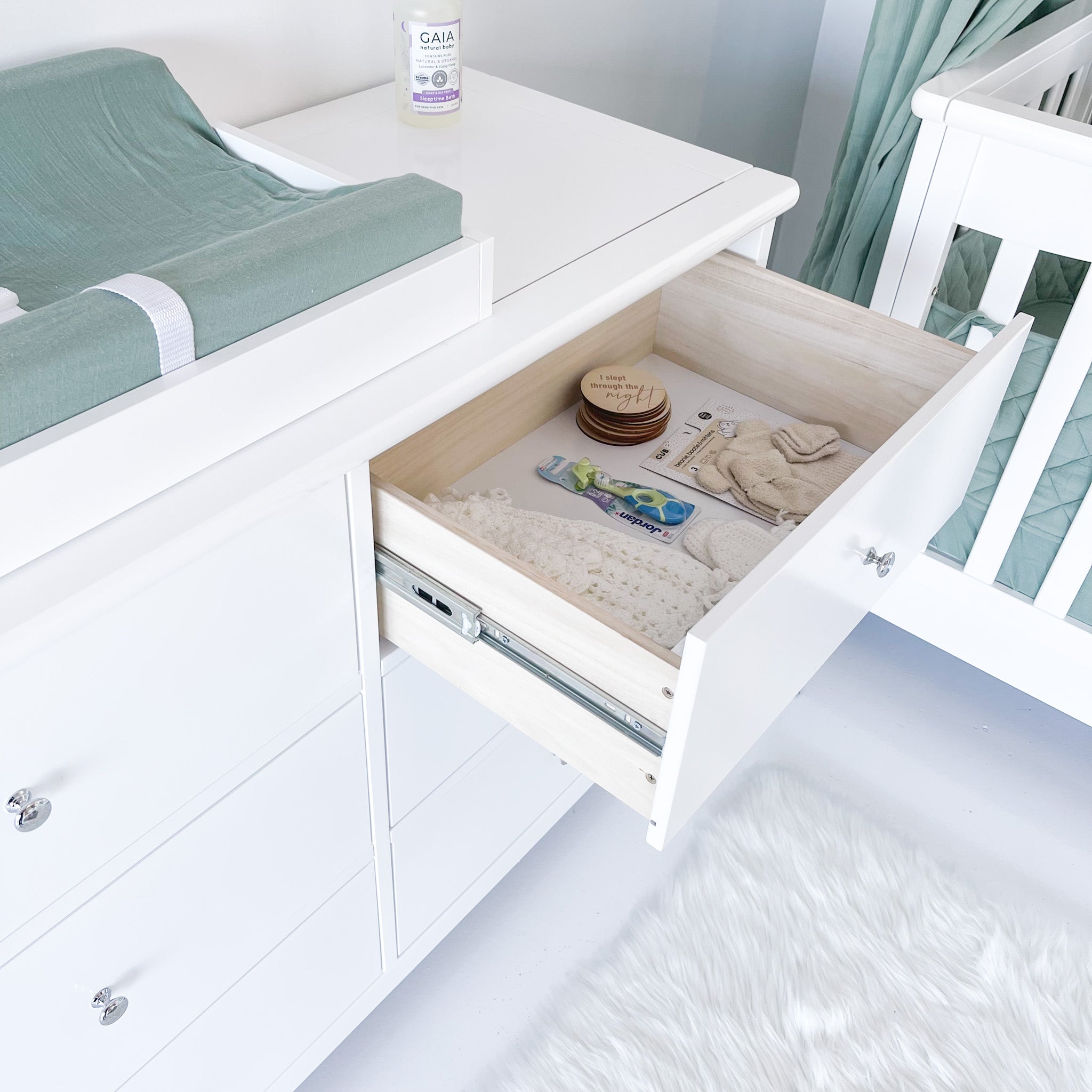 Heritage Cot with 6 Drawer Chest and Rocking Cradle