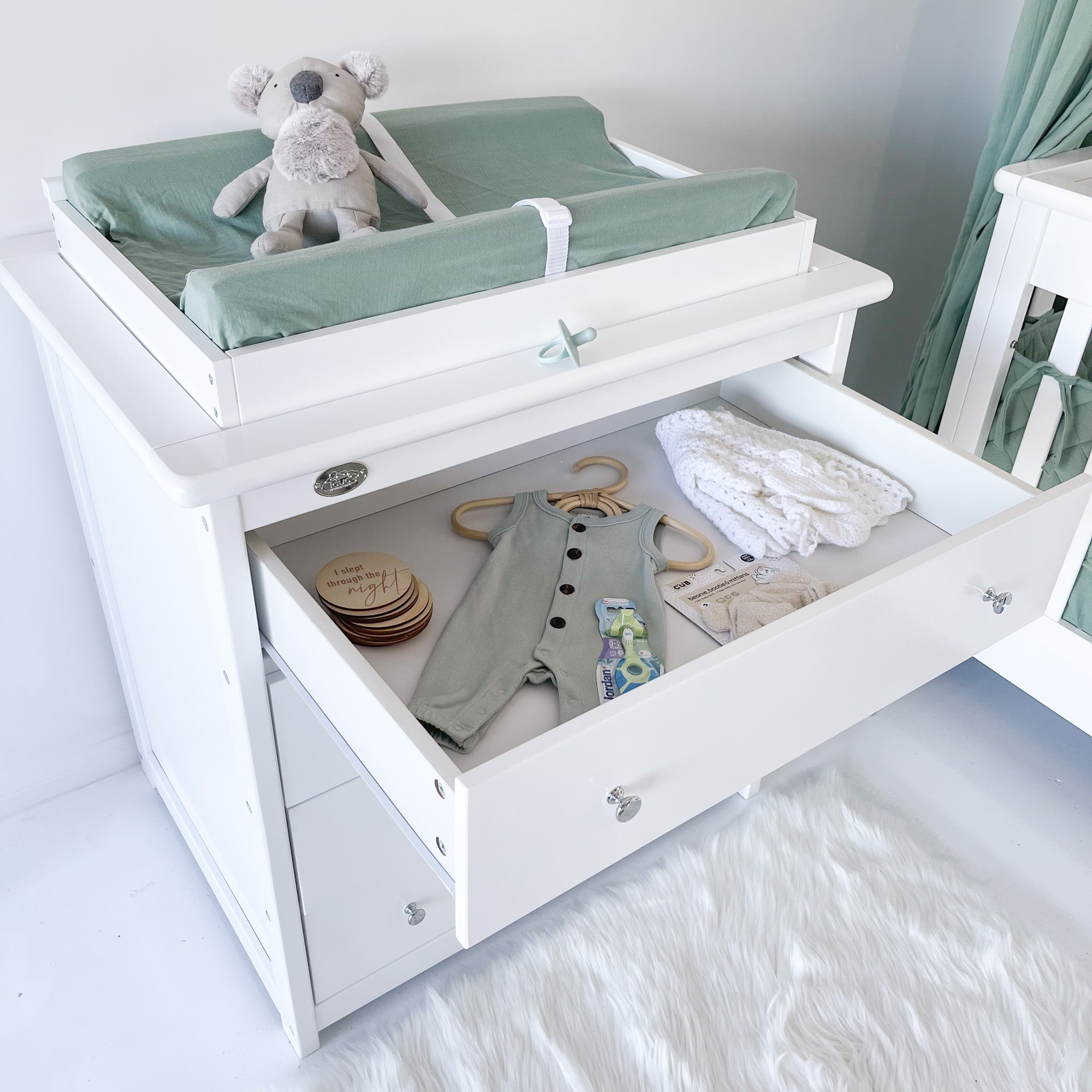 Heritage Cot with 4 Drawer Chest and Rocking Cradle