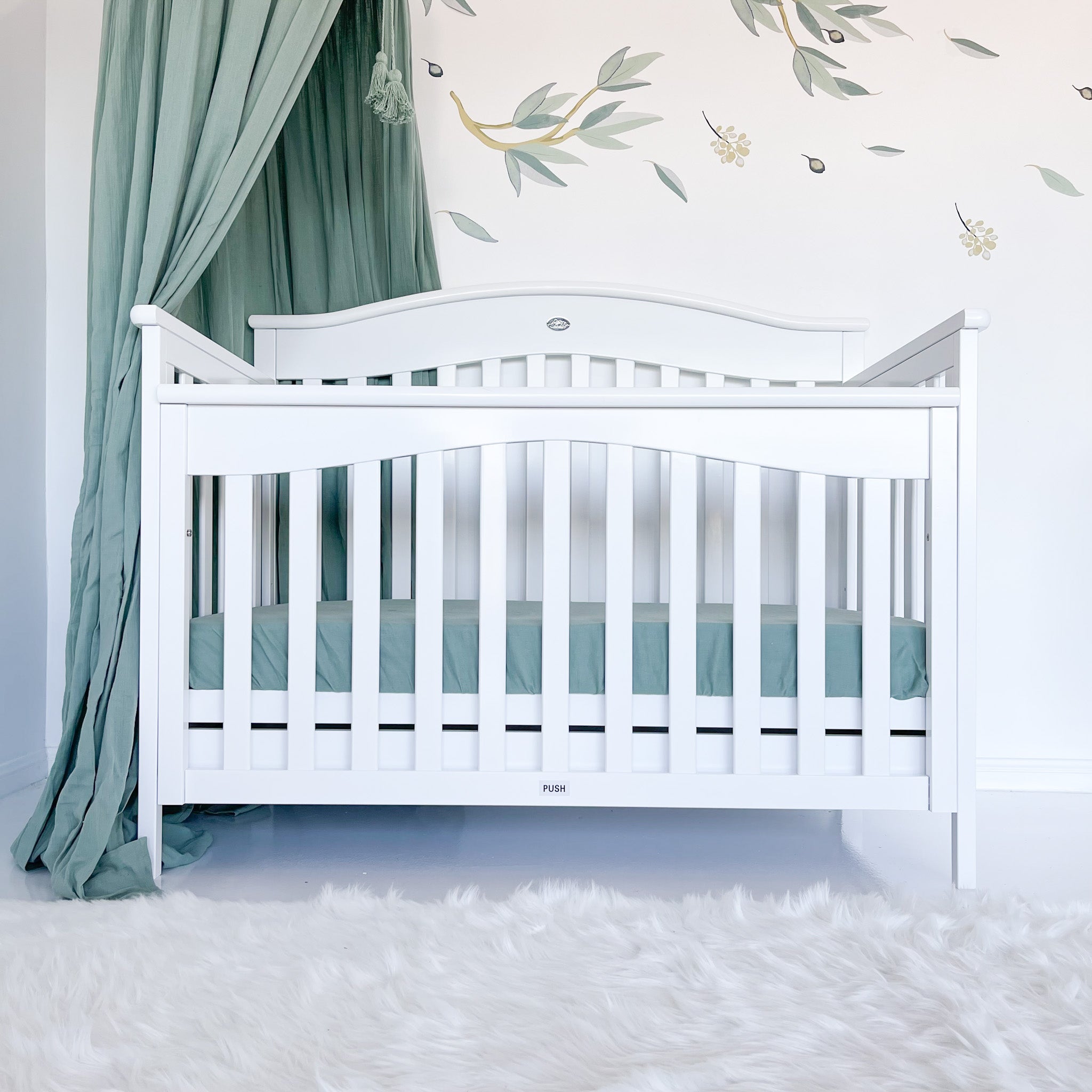 Heritage Cot with 4 Drawer Chest and Bedside Bassinet