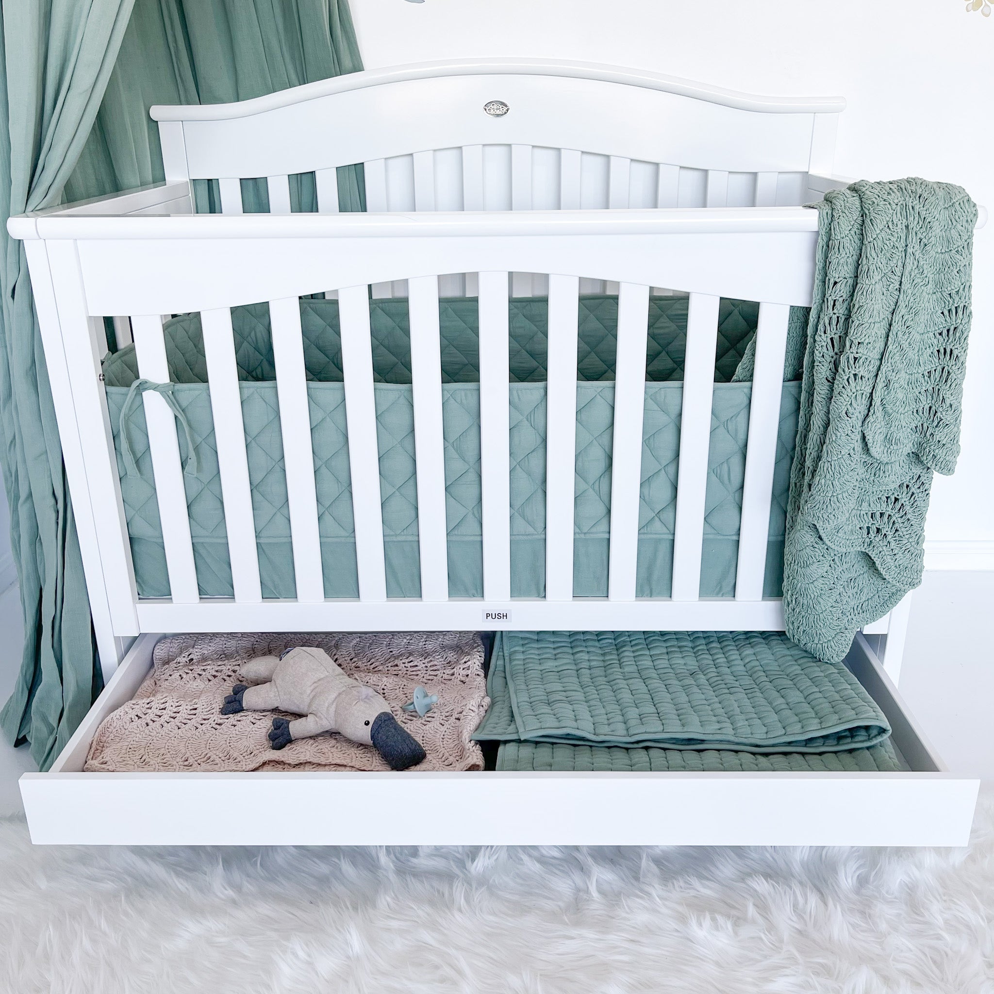 Heritage Cot with 7 Drawer Chest